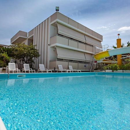 Holiday Club Residence Alba Adriatica Ngoại thất bức ảnh