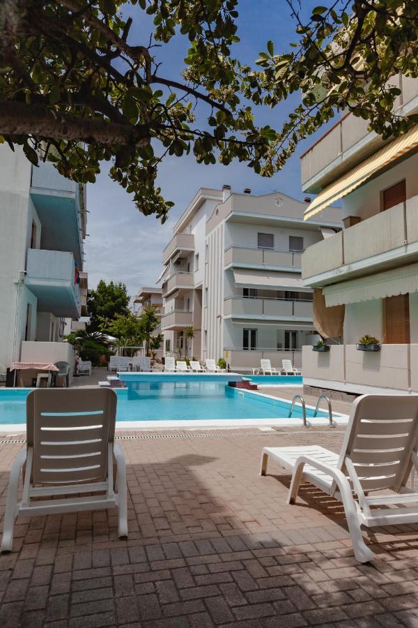 Holiday Club Residence Alba Adriatica Ngoại thất bức ảnh