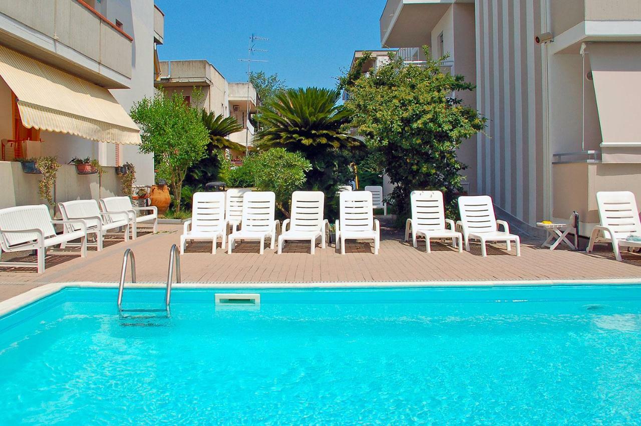 Holiday Club Residence Alba Adriatica Ngoại thất bức ảnh